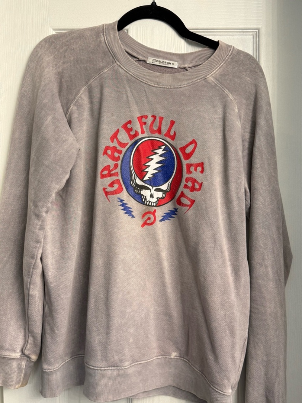 Peloton Men's Gray Crewneck Sweatshirt with Red & Blue Grateful Dead Graphic
